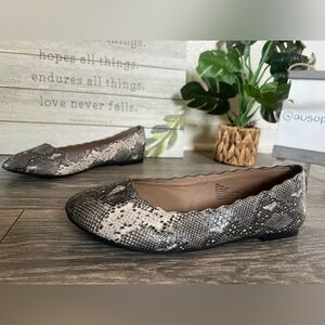 Portland Boot Company Snakeskin Patterned Scalloped Edge Slip On Flats. Size 7